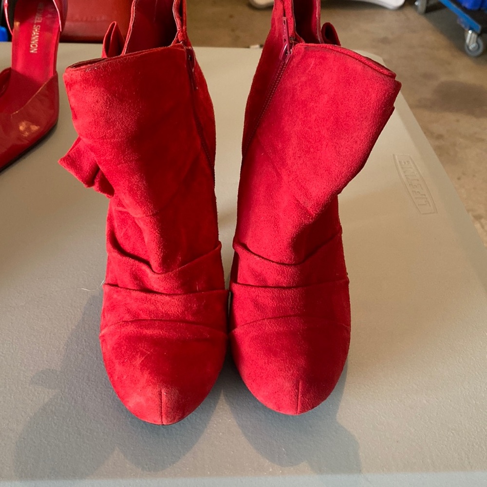 Red Gianni Bini bootie heels- size 8 women - velvet - slightly worn